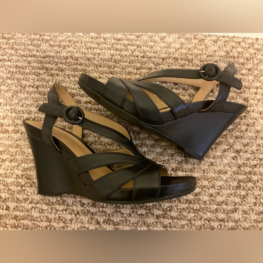 Naturalizer Black Strappy Sandal With 3-1/2” Wedge Heel, Size 4.5M 4 1/2M